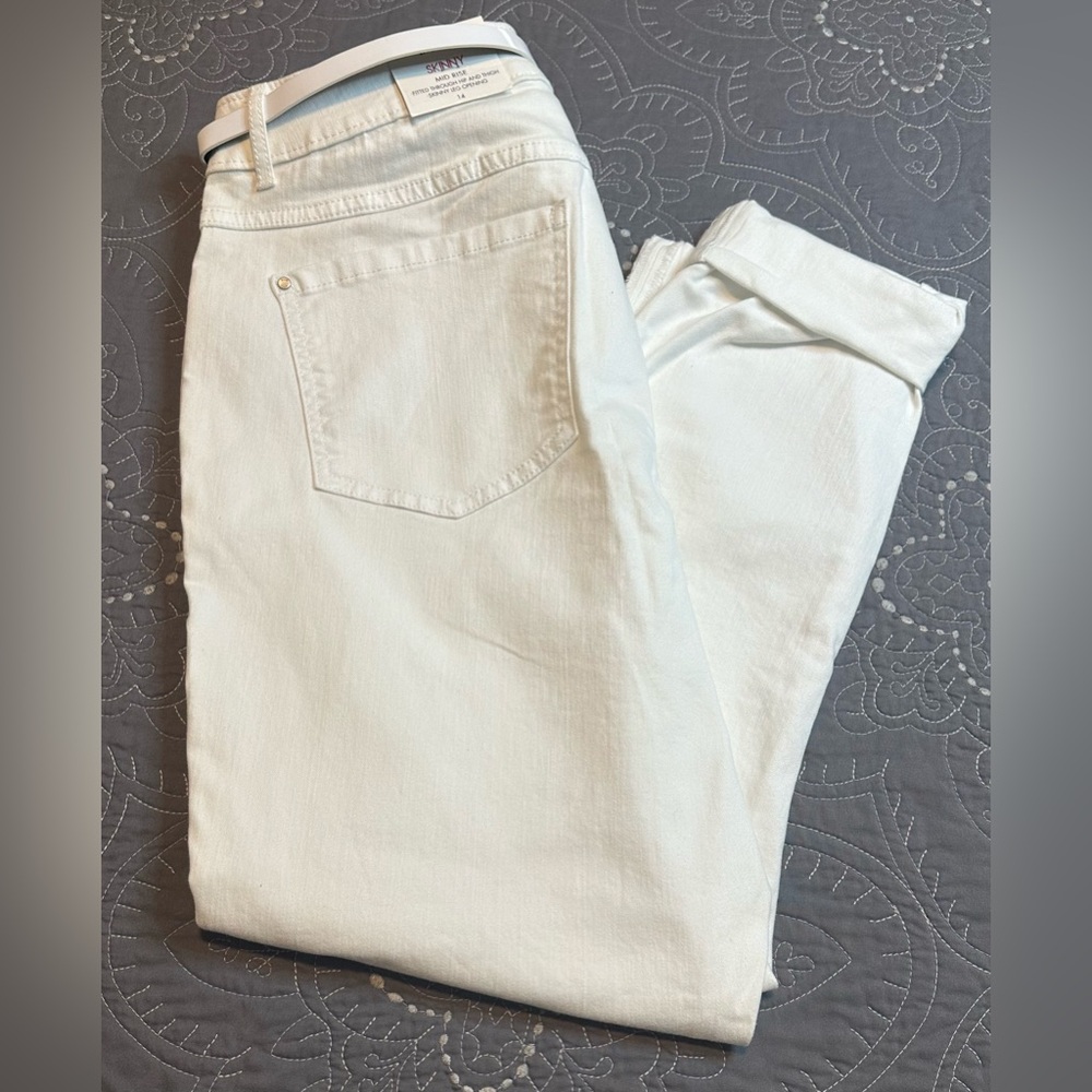 Elle Women’s White Skinny Mid Rise Jeans With Belt NWT Size 14